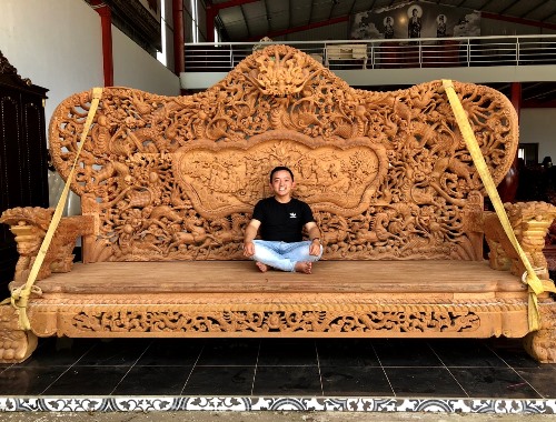 Doanh nhân trẻ Phố núi sở hữu tấm phản 'siêu khủng' được làm từ cây gỗ gõ đỏ 43m3